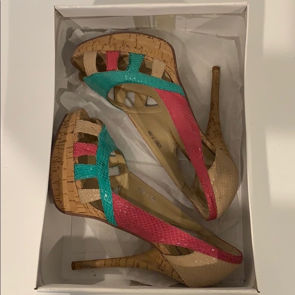 Bakers Peep Toe Pumps - Picture 13 of 16